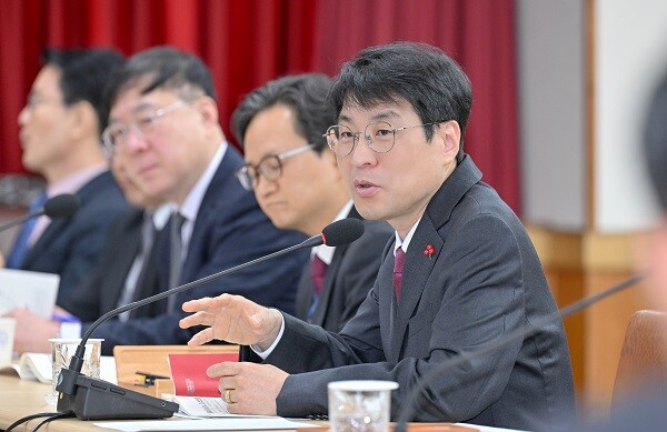 20일 대구시청에서 열린 간부회의에서 김정기 대구시장 권한대행이 발언을 하고 있다. 사진=대구시 제공