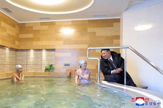 북한 관영매체 조선중앙통신은 1월 20일 김정은 북한 국무위원장이 온포근로자휴양소 준공식에 참석했다고 보도했다. 사진=연합뉴스