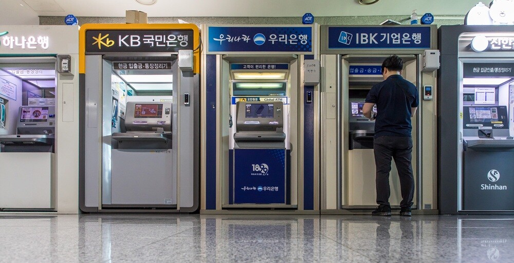 서울 영등포구 국회 의원회관 내 위치한 은행 ATM 기기들. 사진=최준필 기자