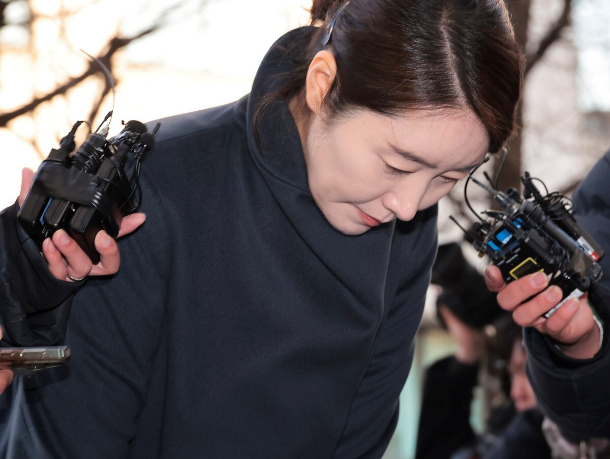김경 서울시의원으로부터 공천헌금 1억 원 수수 의혹을 받는 무소속 강선우 국회의원이 지난 20일 서울경찰청 마포청사에 피의자 신분으로 출석했다. 사진=박정훈 기자