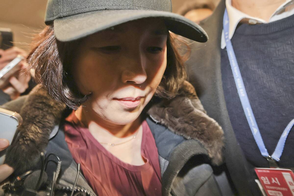 지난 2022년 지방선거를 앞두고 강선우 무소속 의원에게 '공천헌금' 1억 원을 건넨 의혹을 받는 김경 서울시의원이 지난 11일 인천국제공항에서 귀국할 당시 모습. 사진=박정훈 기자