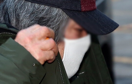 야간 외출 제한 명령을 어기고 주거지를 무단 이탈하는 등 혐의로 재판에 넘겨진 조두순에게 실형과 함께 치료감호 처분이 내려졌다. 사진=임준선 기자