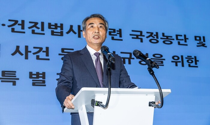 민중기 특별검사가 지난해 12월 29일 서울 종로구 KT광화문빌딩 특검 브리핑실에서 김건희 씨의 각종 의혹 관련 최종 수사 결과 브리핑을 하고 있다. 사진=최준필 기자