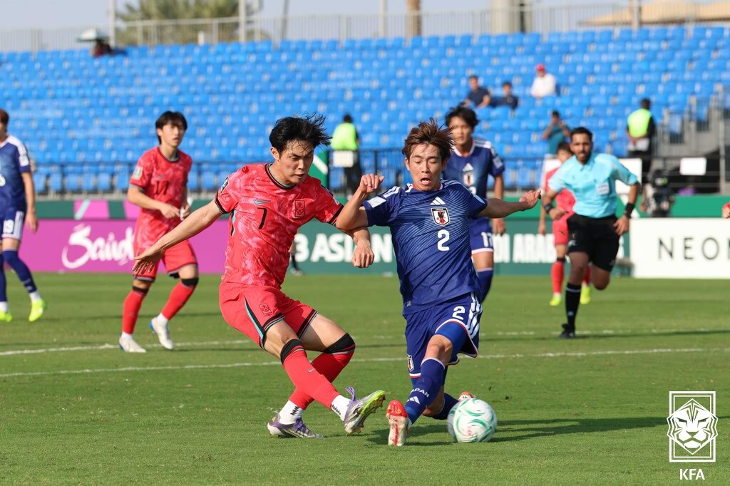 0-1로 패한 한일전, 특히 전반전에는 완전히 상대에 주도권을 내주는 경기력으로 실망감을 더했다. 사진=KFA 제공