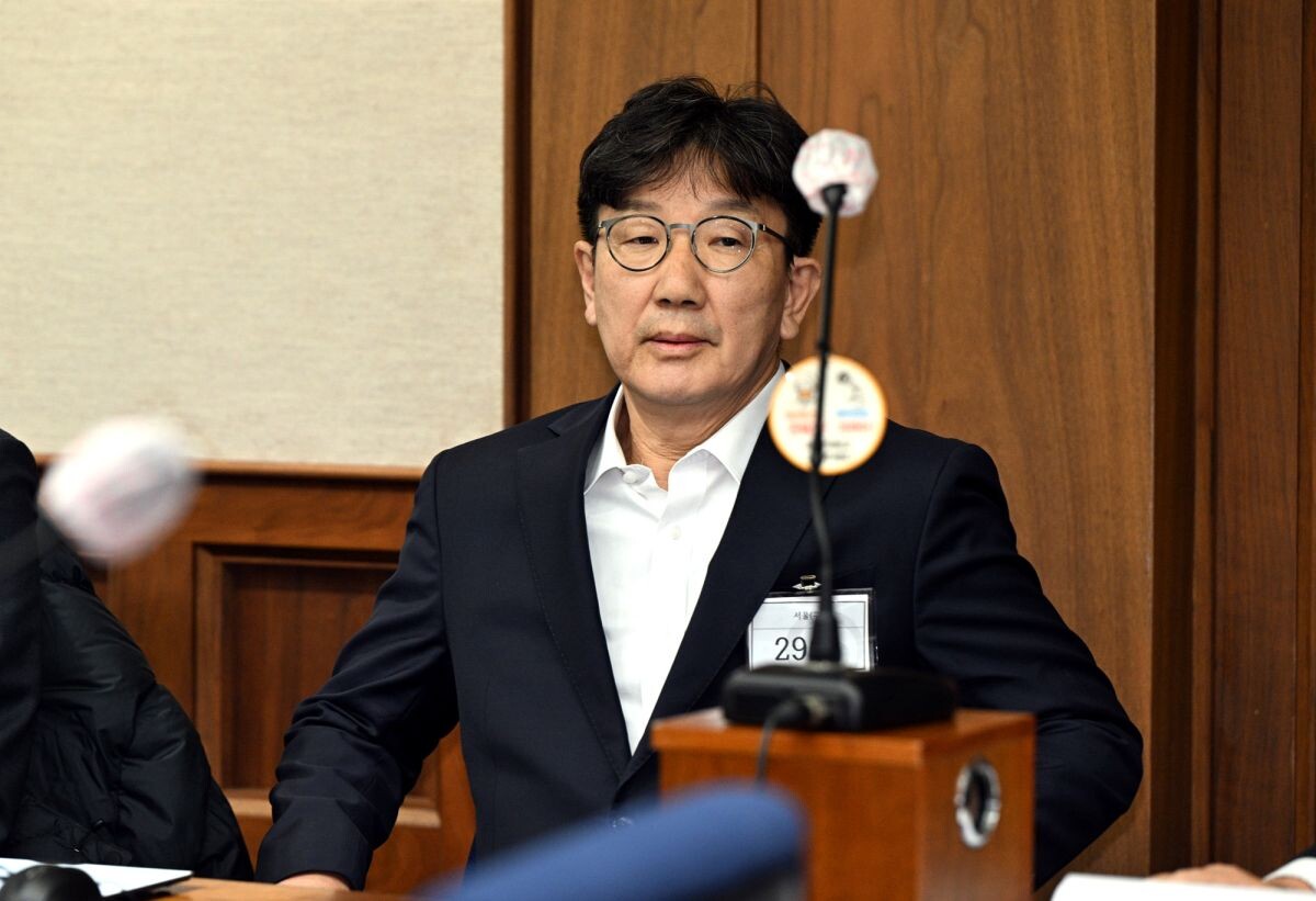 권성동 의원이 지난해 11월 3일 서울중앙지법에서 통일교로부터 불법 정치자금을 수수한 혐의 사건 1차 공판에 출석하고 있다. 사진=사진공동취재단