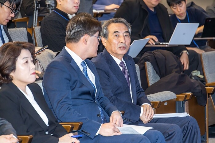 김건희 씨의 첫 형사 재판 1심에서 징역 1년 8개월 선고가 나온 것을 두고 민중기 특검의 전략적 실패를 지적하는 비판이 나온다. 사진=최준필 기자