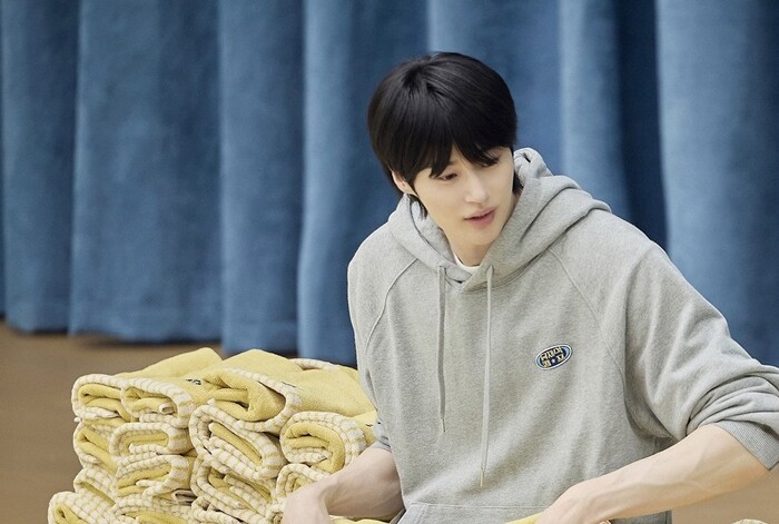 변우석은 첫 고정 예능으로 넷플릭스 오리지널 ‘유재석 캠프’의 직원으로 합류한다. 사진=넷플릭스 제공