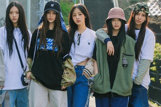 전속계약 해지를 통보한 뒤 새로운 그룹명 'NJZ'(엔제이지)로 활동 방향을 모색하며 상표를 출원했던 뉴진스(NewJeans)에 소속사 어도어(ADOR)가 뒤늦게 제동을 건 사실이 확인됐다. 사진=어도어 제공