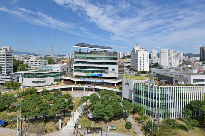 광주 서구의 한 세무직 공무원이 과오납된 지방세 환급금 약 3200만 원을 횡령한 사실이 서구 자체 감사 결과 적발됐다. 광주광역시 서구청 전경. 사진=광주 서구 제공