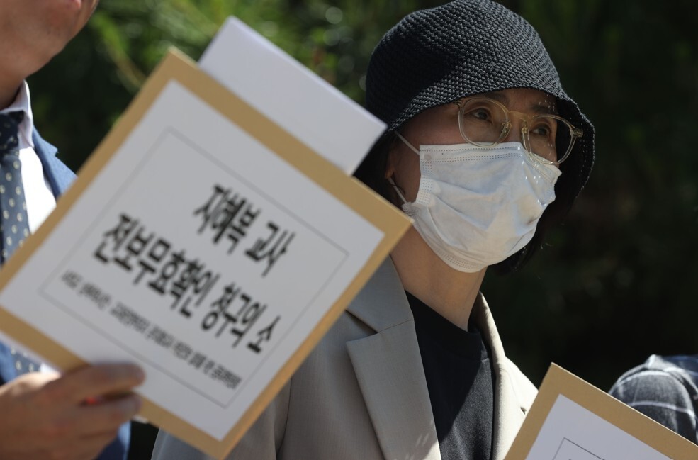 교내 성폭력 문제를 제기했다는 이유로 전보·해임된 교사 지혜복 씨가 서울시중부교육지원청을 상대로 낸 행정소송에서 승소했다. 사진=연합뉴스