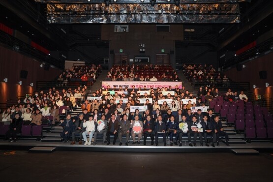 ‘공공기관 직원과의 대화’ 기념촬영 모습. 사진=김해시 제공