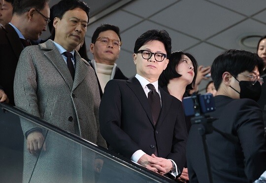 한동훈 전 국민의힘 대표가 1월 29일 서울 여의도 국회 소통관에서 자신의 제명 결정에 대해 입장 발표를 한 뒤 회견장을 나서고 있다. 사진=이종현 기자