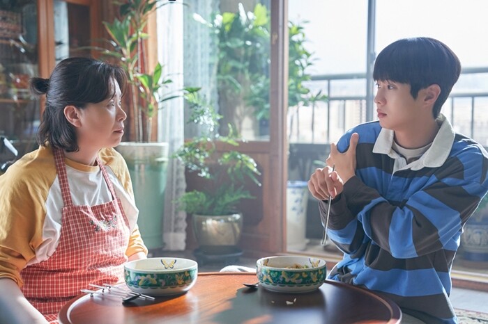 김태용 감독의 ‘넘버원’은 마음을 녹이는 ‘엄마의 밥상’을 내세워 관객을 몰입하게 하는 영화다. 사진=영화 ‘넘버원’ 홍보 스틸컷
