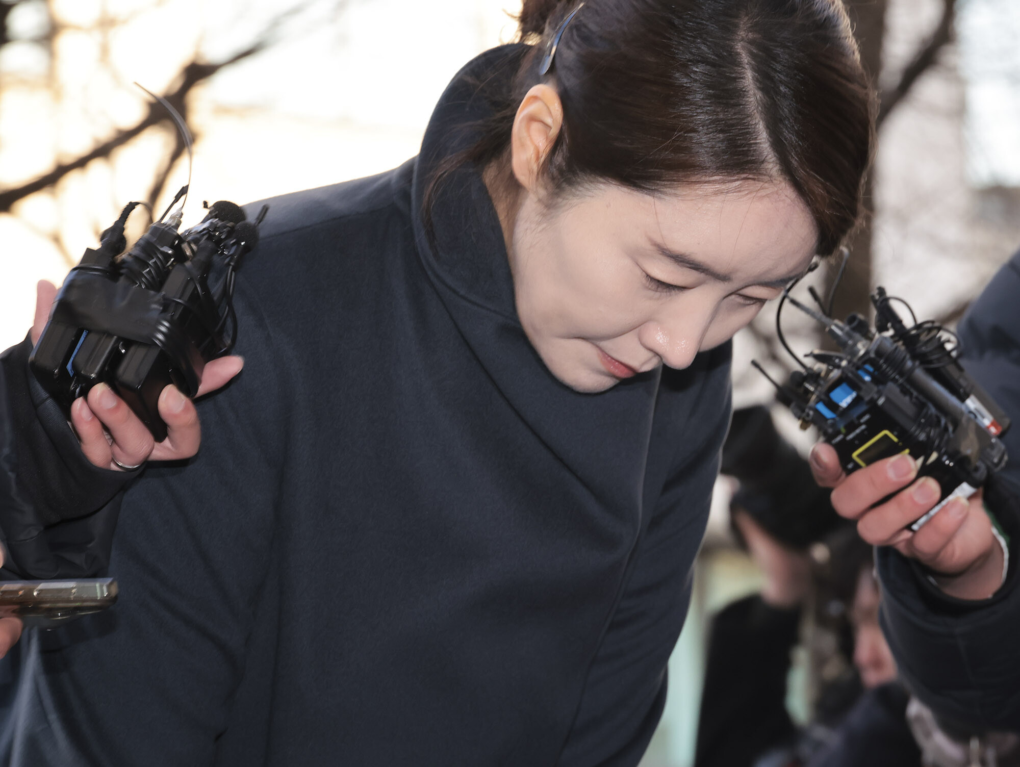 경찰이 더불어민주당 공천헌금 의혹과 관련해 강선우 무소속 국회의원을 재차 소환했다. 경찰은 추가 조사한 후 구속영장 신청 여부를 결정할 방침이다. 사진 = 박정훈 기자