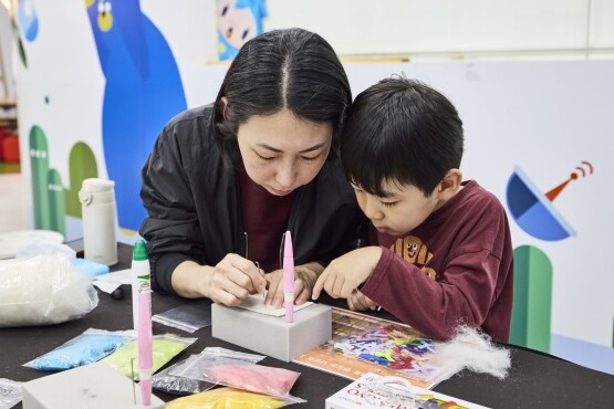 지난 ‘2025 꿈나래 메이커 놀이터'에 참가한 가족 모습. 사진=국립부산과학관 제공