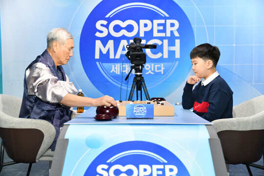 1953년인 조훈현 9단은 1962년 10월 14일 입단했고, 2016년 6월 7일생 유하준은 2015년 12월 18일 입단했다. 두 기사 모두 ‘9세 입단’이라는 공통점을 갖고 있다. 사진=한국기원 제공