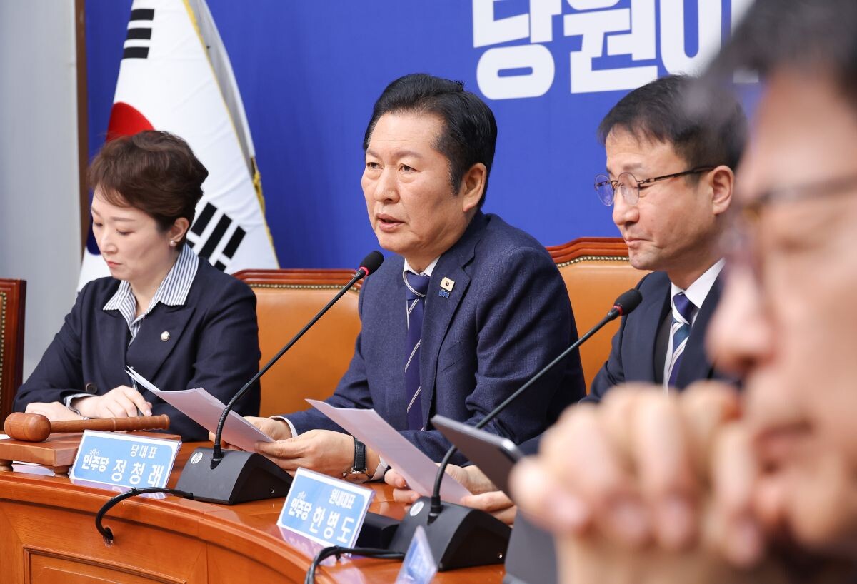 정청래 대표가 4일 서울 여의도 국회에서 열린 최고위원회의에서 발언하고 있다. 사진=연합뉴스