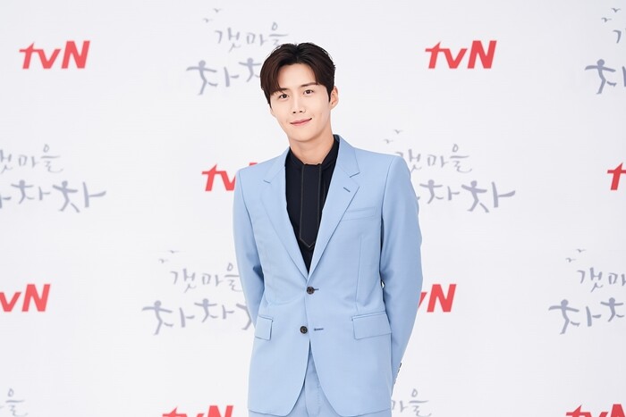 차은우에 이어 배우 김선호도 1인 기획사 구조를 둘러싼 논란에 휩싸였다. 사진=CJ ENM 제공