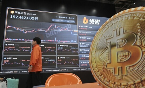 국내 가상화폐거래소 빗썸에서 직원 실수로 비트코인 수십조 원 어치가 잘못 입금되는 사고가 발생했다. 사진은 서울 강남구 빗썸 라운지. 사진 =박정훈 기자