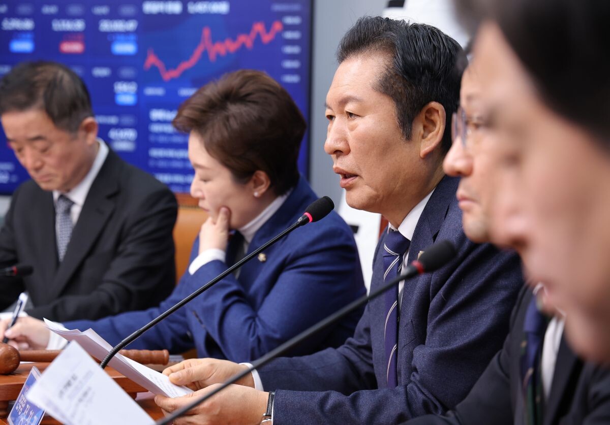 정청래 대표가 11일 국회에서 열린 최고위원회의에 참석해 발언하고 있다. 사진=연합뉴스