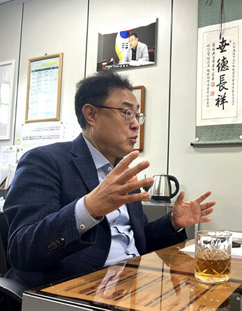 김재우 대구 동구청장 출마 예정자가 '일요신문' 과 인터뷰를 하고 있다. 사진=김재우 출마 예정자 사무소 제공