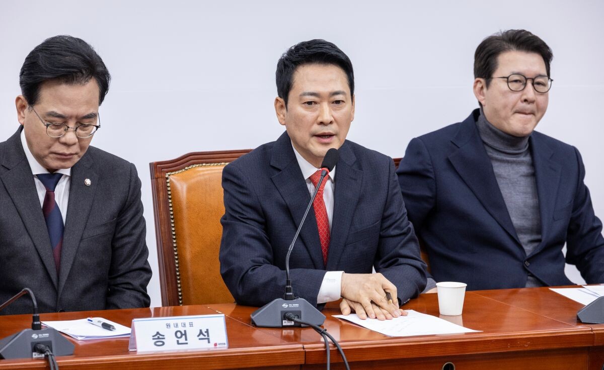 장동혁 대표가 12일 국회에서 열린 최고위원회의에서 이재명 대통령과의 오찬을 재고하겠다는 의사를 밝히고 있다. 사진=연합뉴스