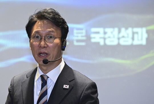 정부도 코스닥 활성화에 적극적이다. 2월 3일 김민석 국무총리가 서울 중구 달개비에서 열린 K-국정설명회에서 국정 성과를 설명하고 있다. 사진=임준선 기자