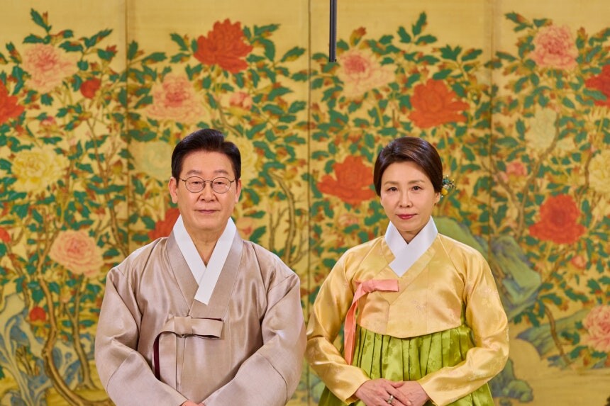 이재명 대통령과 부인 김혜경 여사가 설날인 17일 국민을 향한 명절 인사를 전하며 새해의 다짐을 밝혔다. 사진 = 청와대