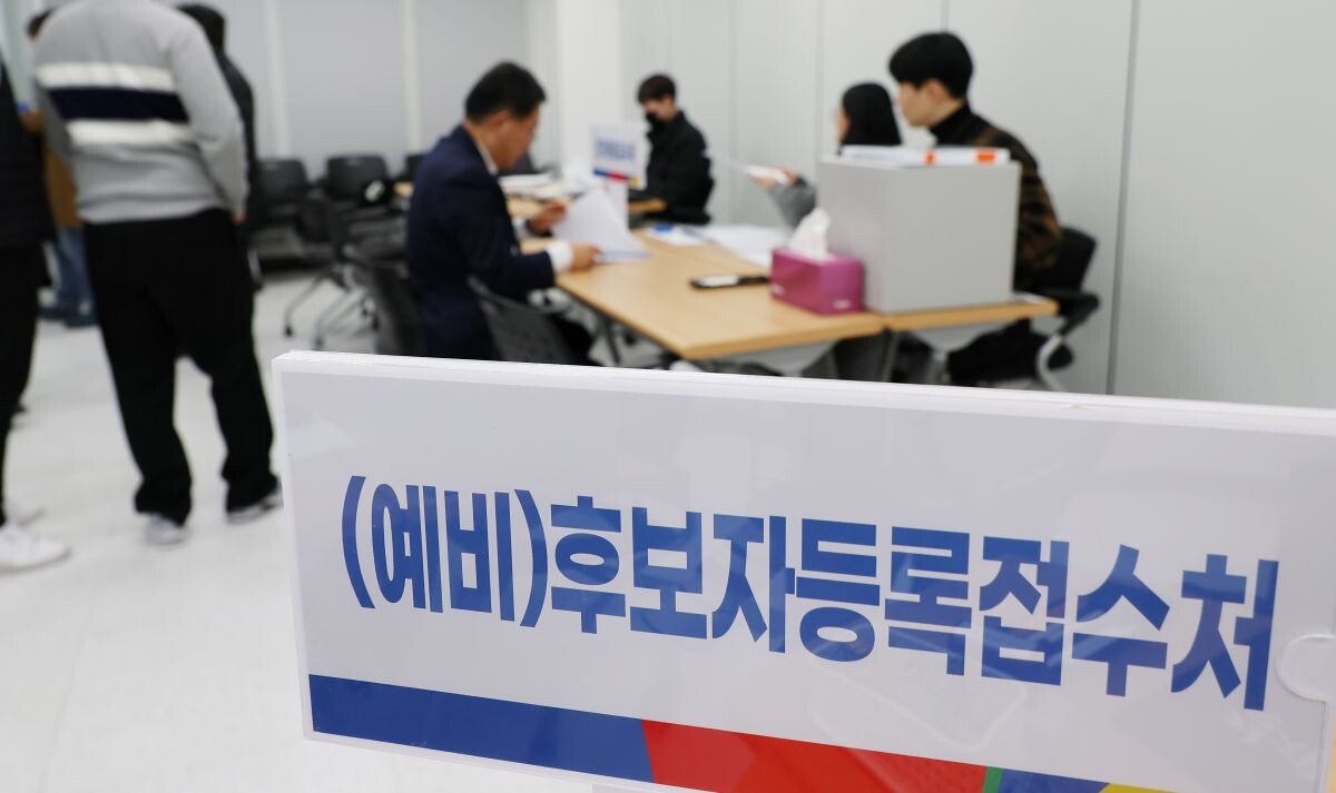 3일 서울 종로구 서울시선거관리위원회에서 관계자들이 지방선거 관련 업무를 보고 있다. 사진=연합뉴스