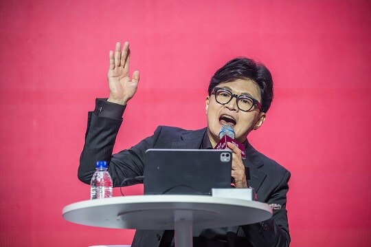 국민의힘 한동훈 전 대표가 2월 8일 서울 송파구 잠실실내체육관에서 열린 토크콘서트에서 발언하고 있다. 사진=최준필 기자
