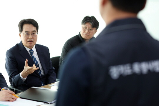 ‘부동산 불법행위 수사 T/F’  회의를 주재한 김동연 지사. 사진=경기도
