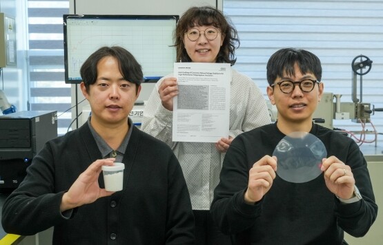 KERI 유승건·김민희·권익수(왼쪽부터) 박사가 전력기기용 절연 소재인 폴리프로필렌의 성능 한계를 넘는 공정 기술을 개발했다. 사진=한국전기연구원 제공