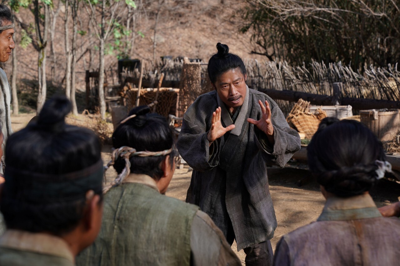 엄흥도의 존재가 공식 기록에 처음 등장하는 것은 '중종실록'이다. 사진=영화 ‘왕과 사는 남자’ 스틸컷