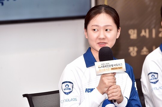 원익의 4지명 김은지 9단은 “8승 3패라는 성적엔 만족하지만 다른 시합 때문에 세 번을 출전하지 못한 것이 조금 아쉽다”면서 “포스트시즌에서는 용병 선수들을 상대해보고 싶다”는 소감을 전했다. 사진=한국기원 제공