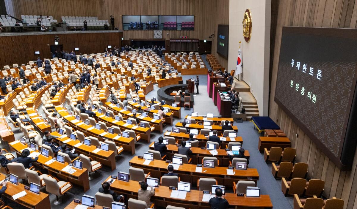 24일 국회 본회의장에서 3차 상법개정안 상정에 대한 필리버스터(무제한 토론)가 진행되고 있다. 사진=연합뉴스