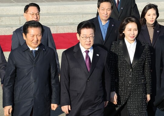 이재명 대통령이 일본 다카이치 사나에 총리와 정상회담을 위해 1월 13일 오전 경기도 성남 서울공항에서 공군 1호기로 출국 하고 있다. 사진=임준선 기자