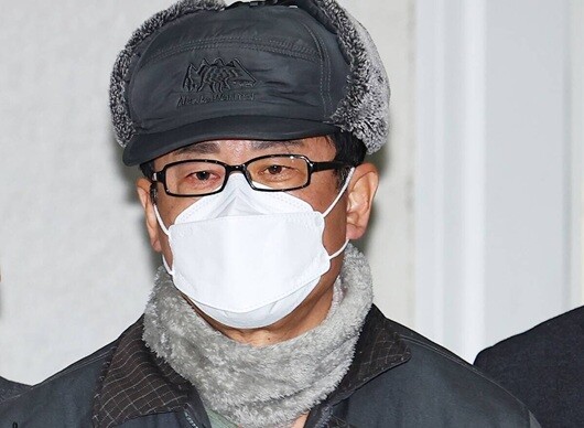 윤석열 전 대통령 내란 우두머리 혐의 사건 1심 재판을 진행한 서울중앙지법 형사25부(부장 지귀연)는 윤 전 대통령의 혐의는 인정하면서도, 노상원 전 국군정보사령관 수첩의 증거능력은 배척했다. 사진=연합뉴스