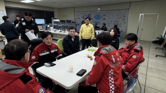 산불 피해지역 현장방문 모습. 사진=경남농협 제공
