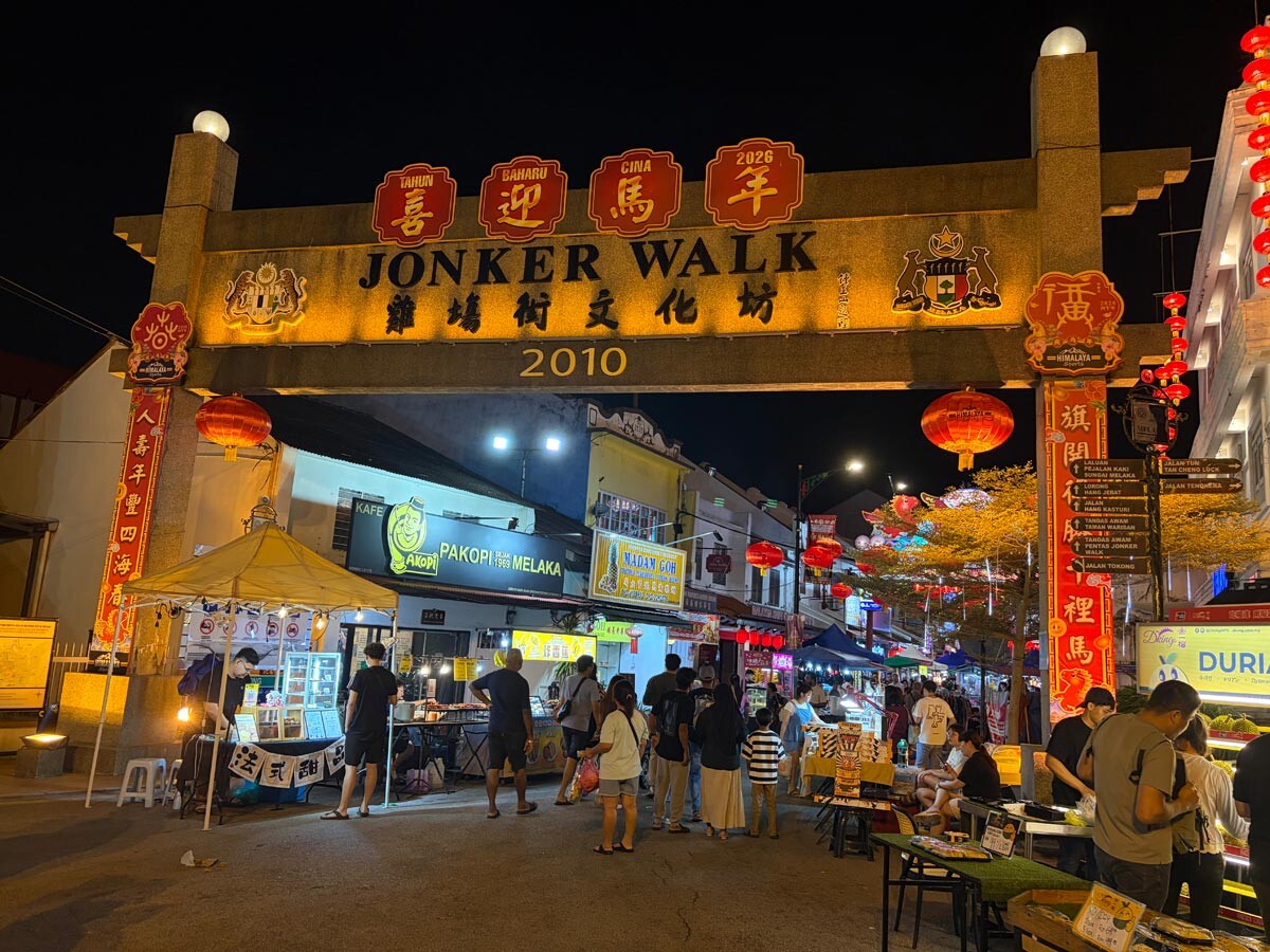 말레이시아 멜라카 존커 스트리트의 중국계·말레이계·인도계 문화가 어우러진 거리 풍경은 이 도시가 지켜온 다양성과 공존의 가치를 보여준다. 사진=진형우 문화예술 기획자