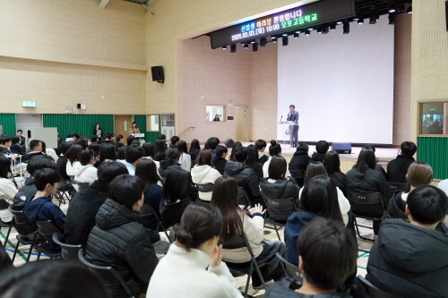 경기 광주시 오포고등학교가 설립논의 4년만에 개교하며 첫 새내기 306명을 맞았다. 사진=광주시 제공