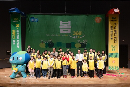 제5차 인구톡톡위원회에서 김동연 지사가 언제나돌봄 추진계획을 밝혔다. 사진=경기도 제공