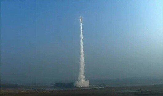 북한은 2025년 3월 14일 순안 일대에서 동해상으로 미상의 탄도미사일 10여 발을 발사했다. 사진=조선중앙TV갈무리