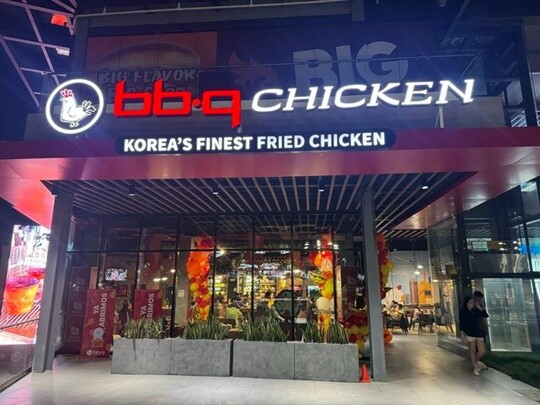 치킨 프랜차이즈 기업들은 해외에서 성장 기회를 엿보고 있다. 지난 2월 BBQ는 중미 지역 최초로 온두라스에 매장을 오픈했다. 사진=제네시스BBQ그룹 제공