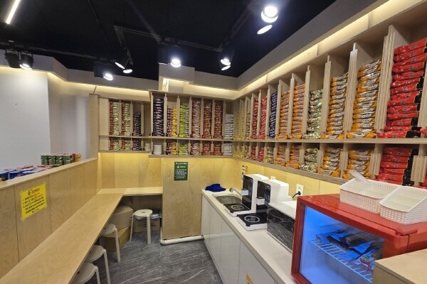 신구멍가게24 은평예일점 내부 모습. 사진=신구멍가게24 제공