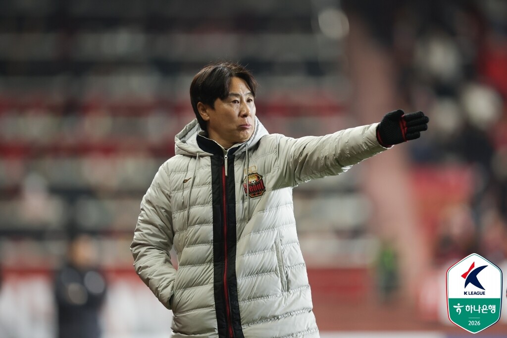 FC 서울 김기동 감독은 한때 경질 위기에 몰리는 듯 했으나 2026시즌 좋은 출발을 보이고 있다. 사진=한국프로축구연맹 제공