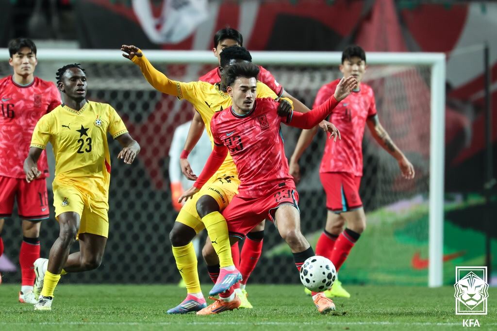 그간 미드필더로 분류되던 옌스 카스트로프는 이번엔 수비수 명단에 이름을 올렸다. 사진=KFA 제공