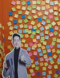 정이한 개혁신당 부산시장 예비후보의 ‘포스트잇 경청’이 주목되는 이유