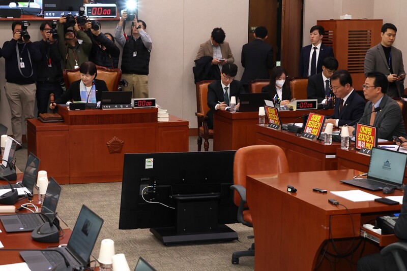3월 25일 국회에서 ‘윤석열 정권 정치검찰 조작기소 의혹 사건 진상규명 국정조사 특별위원회’ 증인채택을 위한 전체회의가 진행됐다. 사진=박은숙 기자