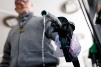 공포는 주유소 너머로 퍼지고…중동전쟁발 글로벌 경제난 현주소