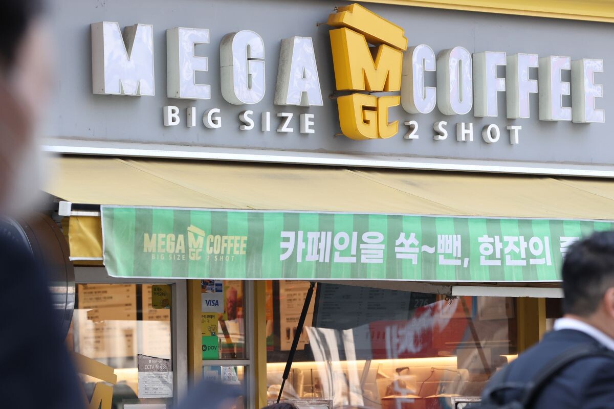서울의 한 메가MGC커피 매장 앞. 사진=연합뉴스